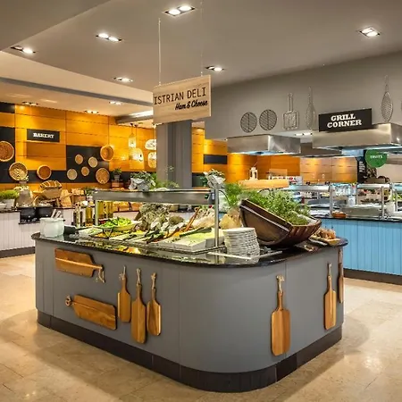 Hotel Valamar Crystal 4*