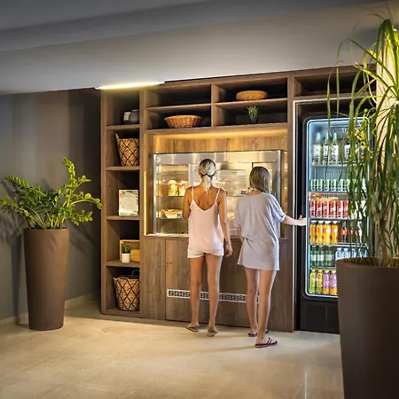Valamar Crystal Hotel 4*