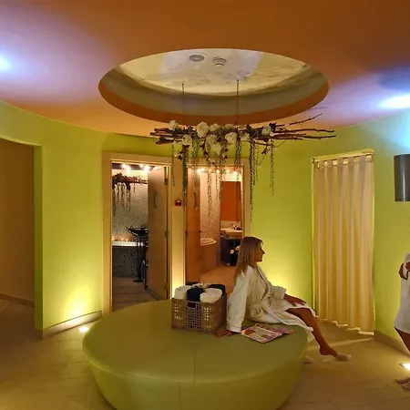 فندق Valamar Crystal 4*