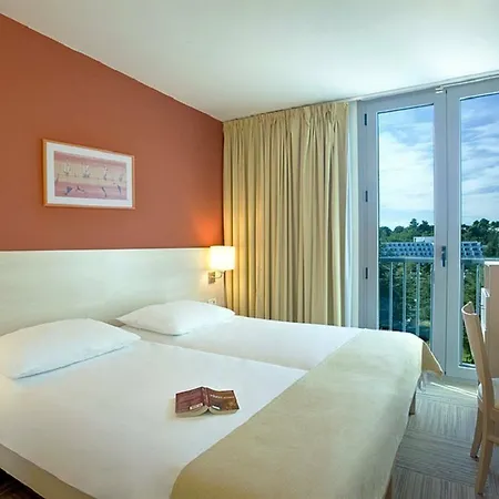 Готель Valamar Crystal 4*